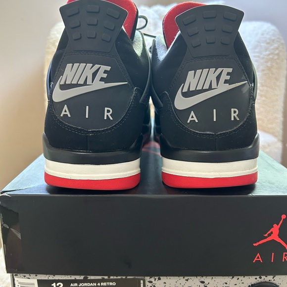 Jordan 4 Retro Bred (2019) - Picture 3 of 9